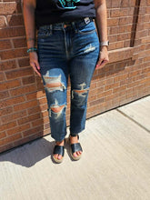 Load image into Gallery viewer, Judy Blue Mid Rise Straight Cropped Jean