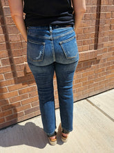 Load image into Gallery viewer, Judy Blue Mid Rise Straight Cropped Jean