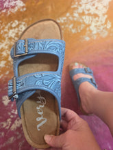 Load image into Gallery viewer, Very G Berry 5 Sandal-Blue