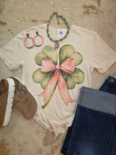Load image into Gallery viewer, 4 Leaf Clover With Pink Bow