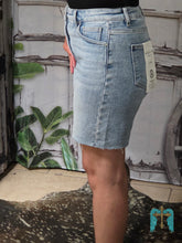 Load image into Gallery viewer, Risen TC- High Rise-Mid Length Raw Hem Short