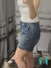 Load image into Gallery viewer, Judy Blue HW Utility Mid Length Shorts
