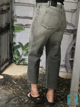 Load image into Gallery viewer, Judy Blue HW Grey Wash Crop Jean