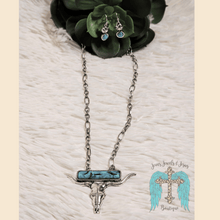 Load image into Gallery viewer, Turquoise Western Steer Skull Stone Bar Pendant Necklace Set
