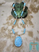 Load image into Gallery viewer, Turquoise Stone Necklace With Beads
