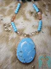 Load image into Gallery viewer, Turquoise Stone Necklace With Beads
