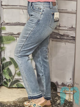 Load image into Gallery viewer, Rigid Front Judy Blue Boyfriend Jean- HW
