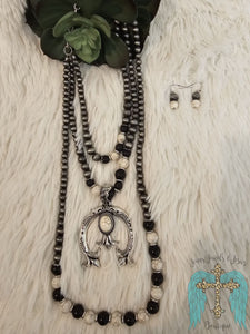 Black And White Lay Lake Naja Silver Pearl Necklace Set