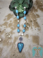 Load image into Gallery viewer, Heart Necklace With Turquoise And White Beads
