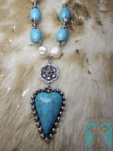 Load image into Gallery viewer, Heart Necklace With Turquoise And White Beads
