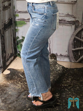 Load image into Gallery viewer, Risen Medium Wash HR Straight Cropped Distressed Jean
