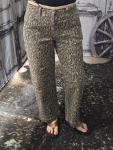 Load image into Gallery viewer, Risen Leopard Jeans
