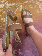 Load image into Gallery viewer, Very G Yara Sandal-Tan
