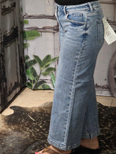 Load image into Gallery viewer, Risen Mid Rise Crop Wide Pintuck Detailed Jeans
