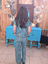 Load image into Gallery viewer, Cowgirl Cluster Ribbed Concho Top
