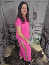 Load image into Gallery viewer, Fuschia Leopard Print Ribbed Short Sleeve Set
