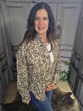 Load image into Gallery viewer, Leopard Button Up Jacket
