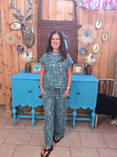Load image into Gallery viewer, Cowgirl Cluster Ribbed Concho Top
