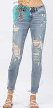Load image into Gallery viewer, Lace Patch Skinny Jean
