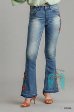 Load image into Gallery viewer, Floral Embroidered Flare Jean
