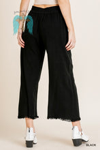 Load image into Gallery viewer, Black Wide Leg Crop Pant
